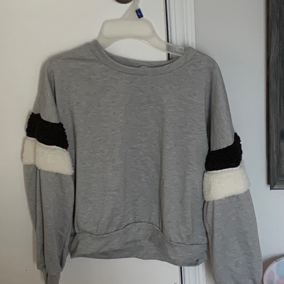 Grey pull over - Picture 2 of 3